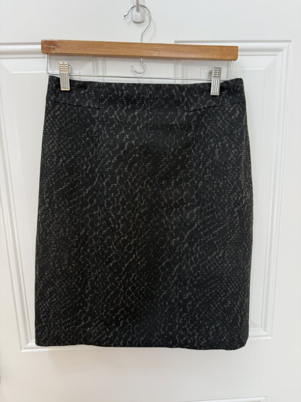 Tahari Black Subtle Print Pencil Skirt Size 10